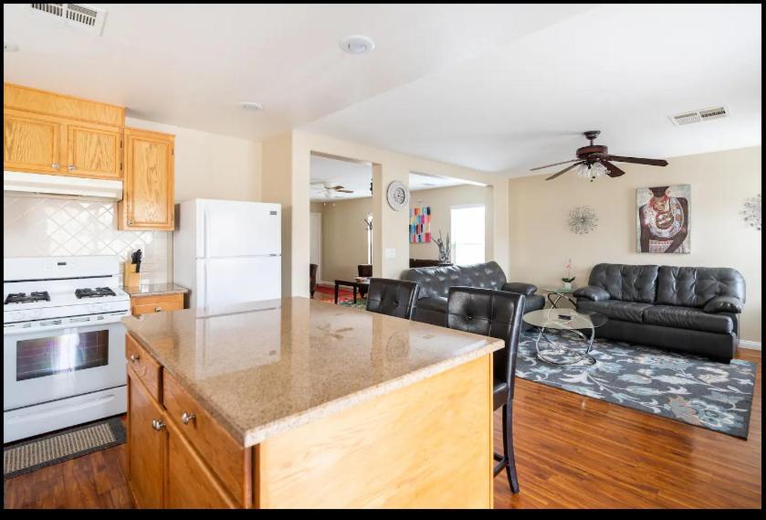 4 Bedroom North Las Vegas With Pool Exterior photo